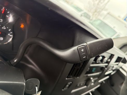 Used 2011 Chevrolet Express 2500 image 17