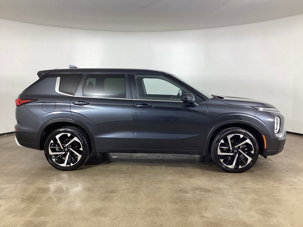 Used 2024 Mitsubishi Outlander SE Black Edition FWD image 4