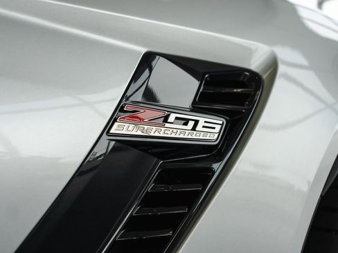 Used 2015 Chevrolet Corvette Z06 w/ 3LZ Preferred Equipment Group image 24
