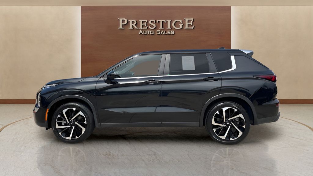 Used 2022 Mitsubishi Outlander ES AWD/4WD image 2