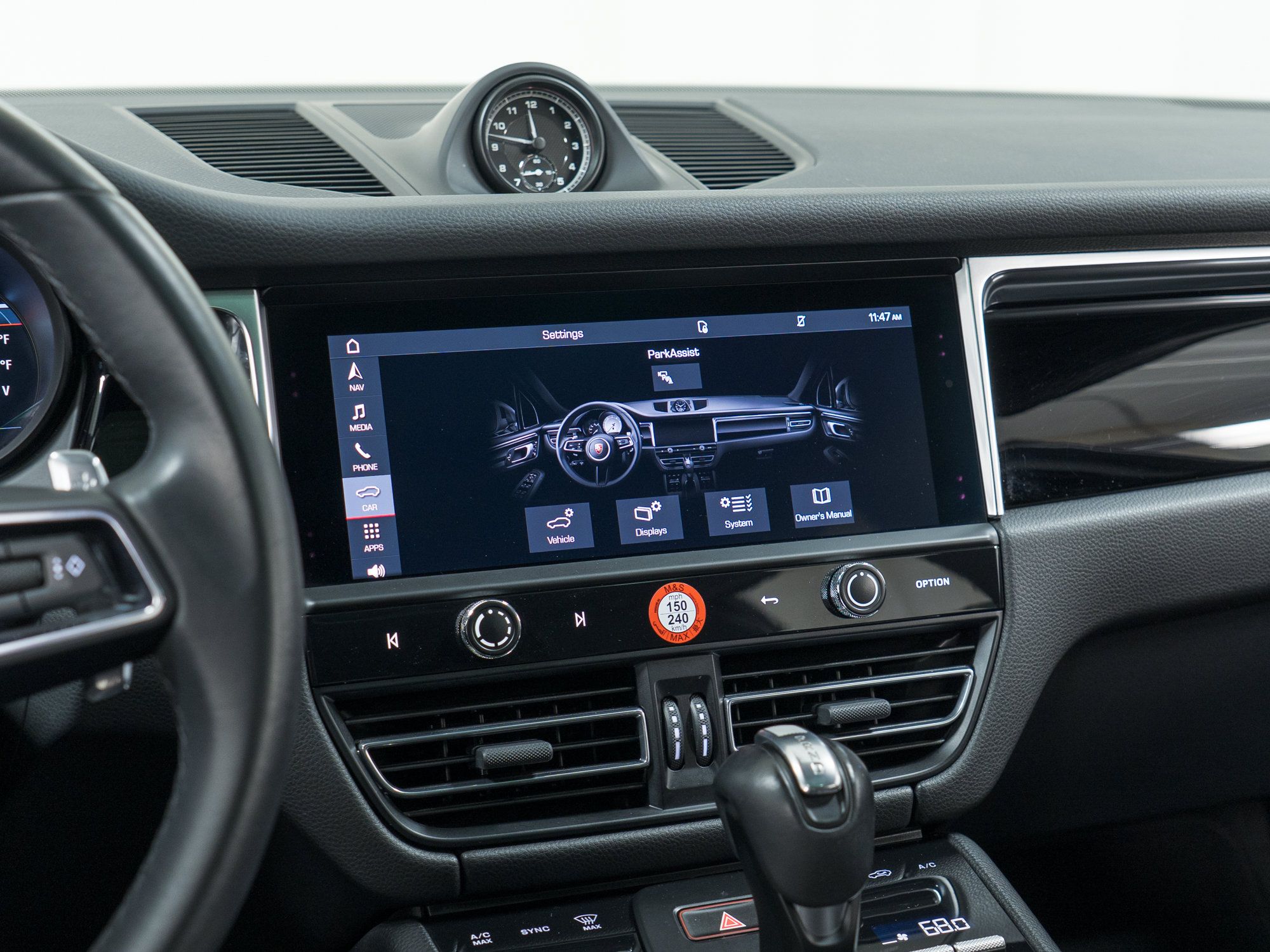 Certified 2023 Porsche Macan AWD/4WD image 23