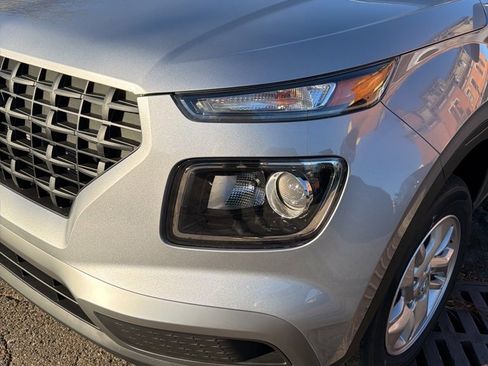 New 2026 Hyundai Venue SE image 9