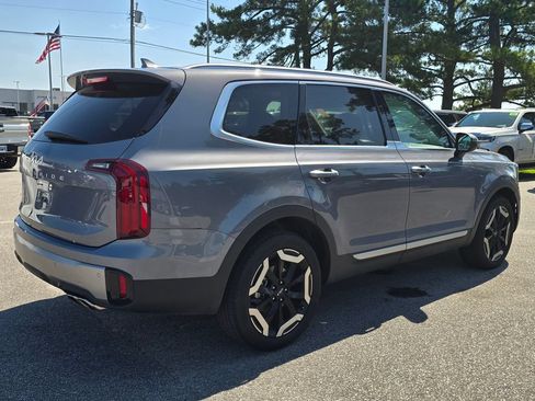 Used 2025 Kia Telluride S FWD image 5