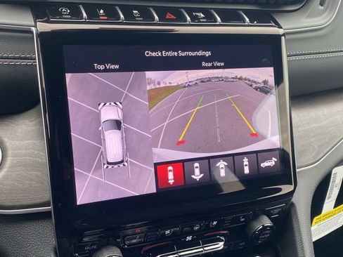 New 2025 Jeep Grand Cherokee Limited image 23