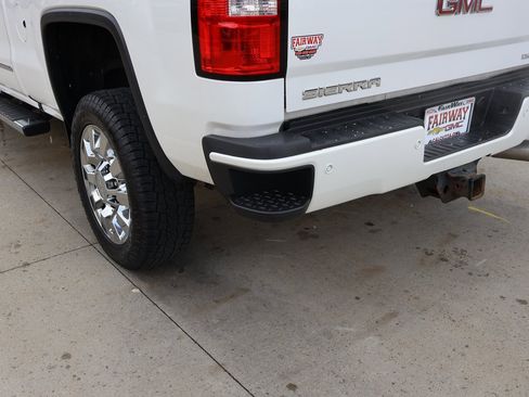 Used 2018 GMC Sierra 2500 Denali w/ Suspension Package, Off-Road image 32