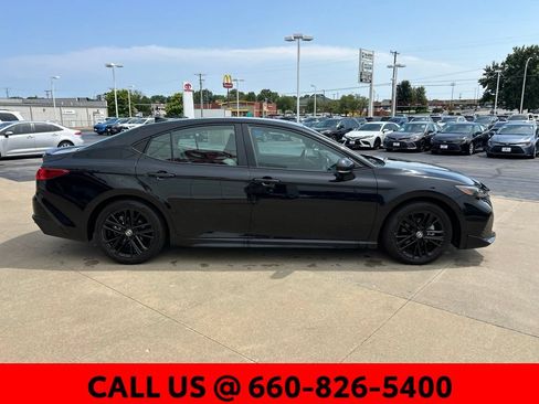 Used 2025 Toyota Camry SE FWD image 5
