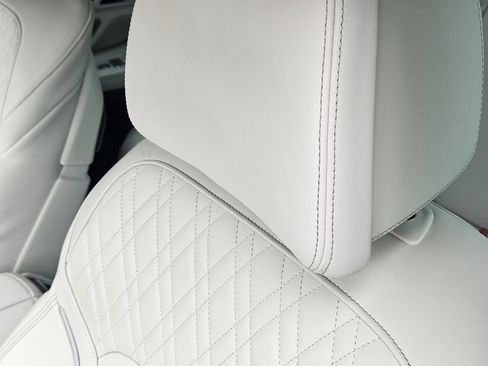 Used 2022 BMW 740i w/ Premium Package image 14