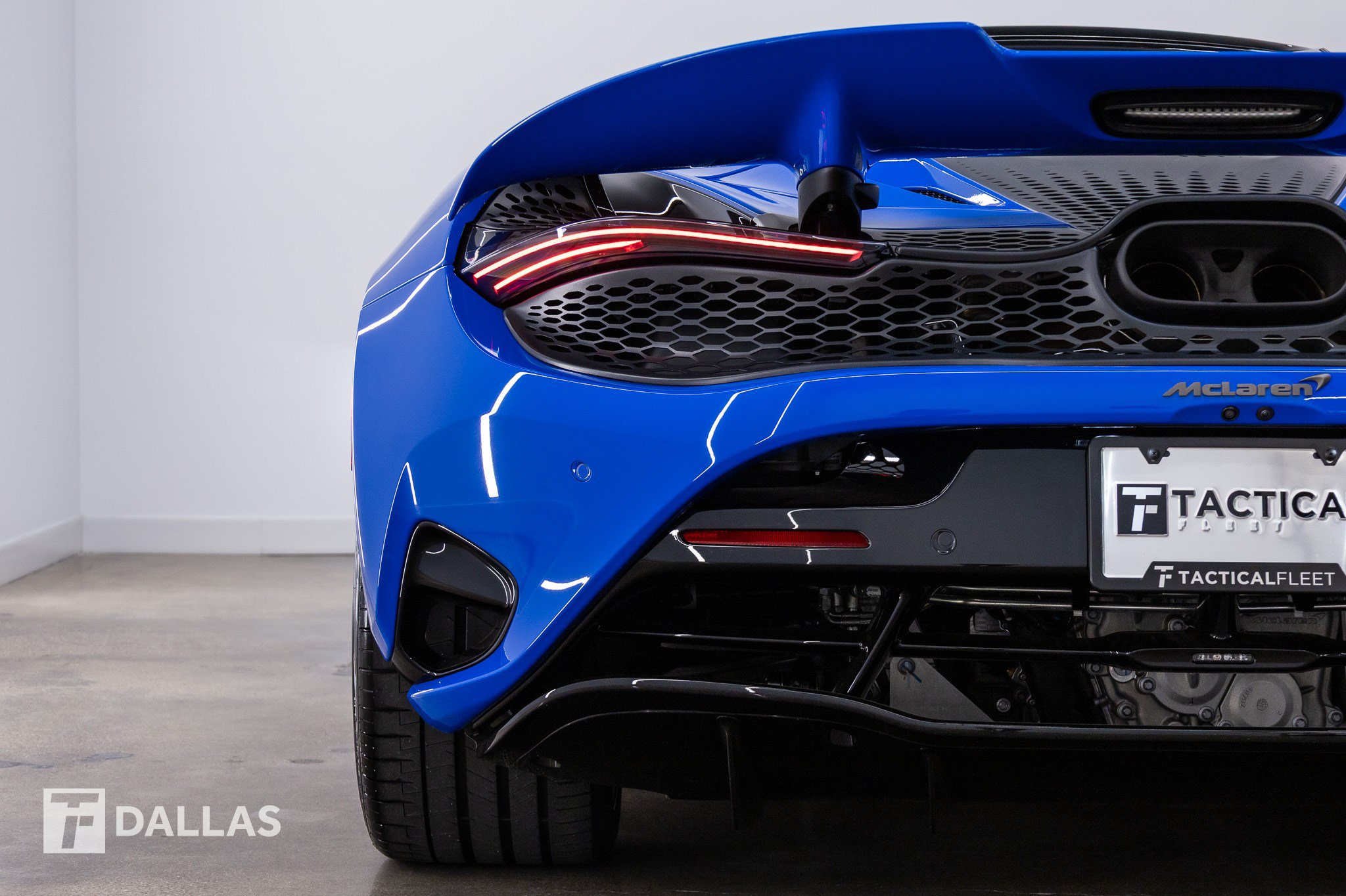 Used 2027 McLaren 750S Spider RWD image 12