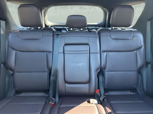 Used 2025 Ford Explorer Platinum image 13