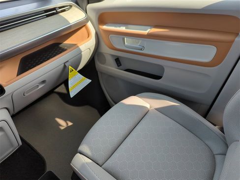 New 2025 Volkswagen ID. Buzz 1st Edition image 22