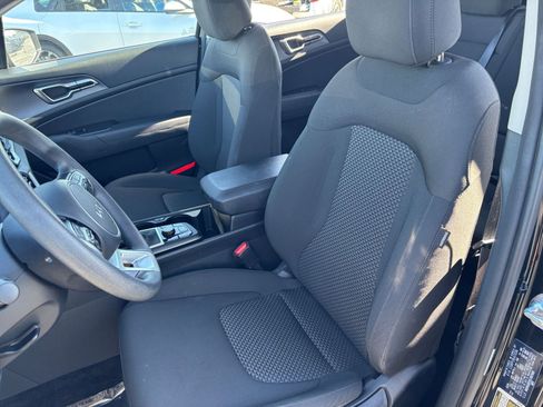 Used 2025 Kia Sportage LX image 35