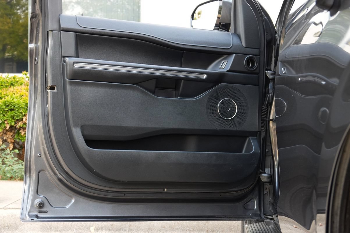 Used 2018 Ford Expedition XLT w/ Equipment Group 201A RWD image 36
