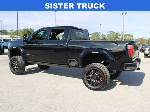 Used 2025 GMC Sierra 2500 AT4 w/ AT4 Premium Plus Package image 8