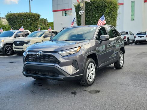Used 2024 Toyota RAV4 LE FWD image 5