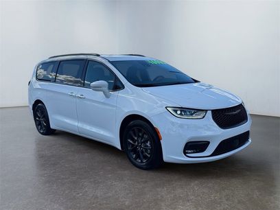 Used 2021 Chrysler Pacifica Touring w/ S Appearance Package