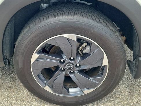 Certified 2026 Nissan Rogue SV FWD image 9