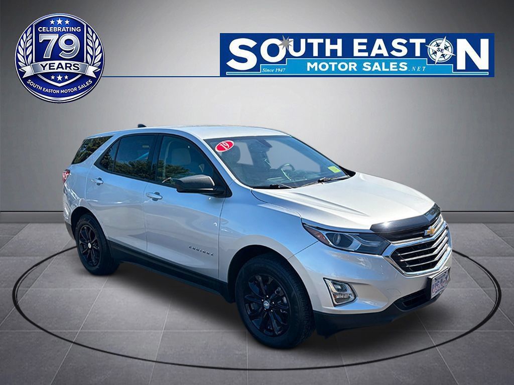 Used 2019 Chevrolet Equinox LS w/ LS Convenience Package AWD/4WD image 2