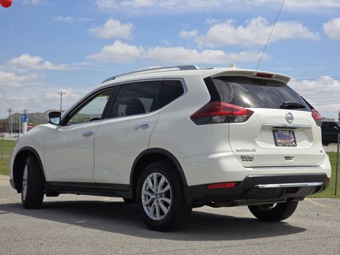Used 2018 Nissan Rogue SV FWD image 18