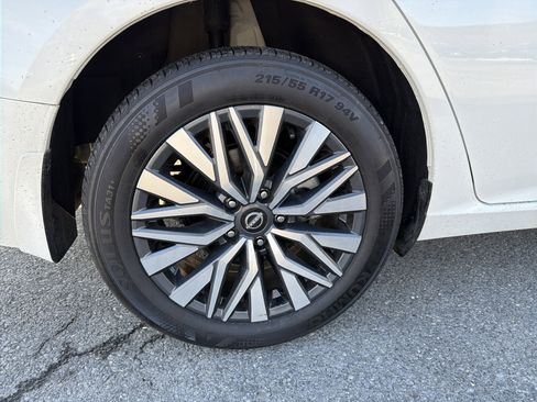 Certified 2024 Nissan Altima 2.5 SV image 32