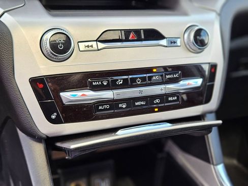 Used 2022 Ford Explorer XLT w/ Equipment Group 202A image 24