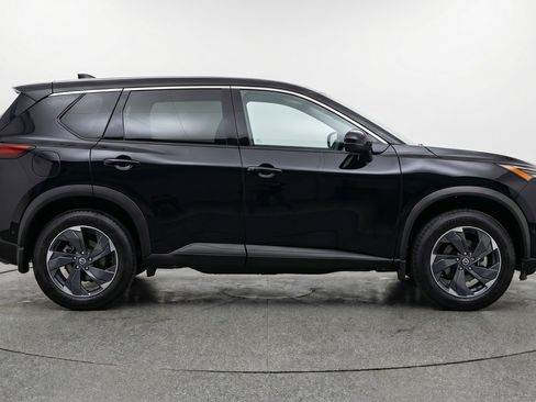 Used 2025 Nissan Rogue SV FWD image 11