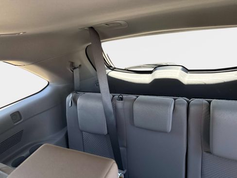 Used 2019 Toyota Highlander LE FWD image 14