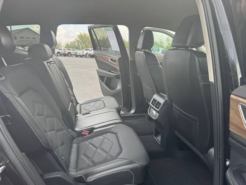 Used 2024 Volkswagen Atlas SE AWD/4WD image 33