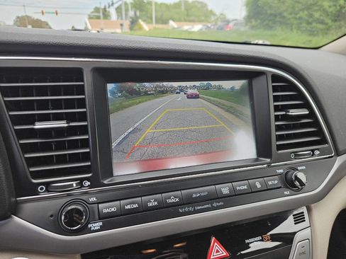 Used 2017 Hyundai Elantra Limited w/ Limited Tech Package 04 image 19