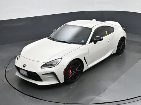Used 2025 Toyota GR86 Premium w/ Performance Package RWD image 49