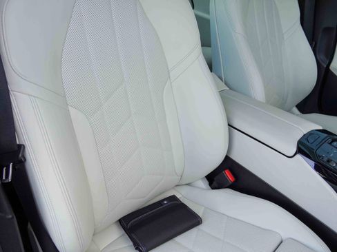 Certified 2025 BMW 530i xDrive image 13