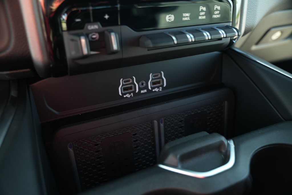 New 2026 RAM 2500 Laramie w/ Night Edition AWD/4WD image 32