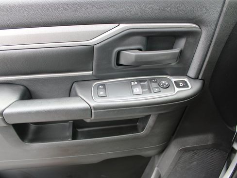Used 2024 RAM 2500 Tradesman w/ Chrome Appearance Group AWD/4WD image 21