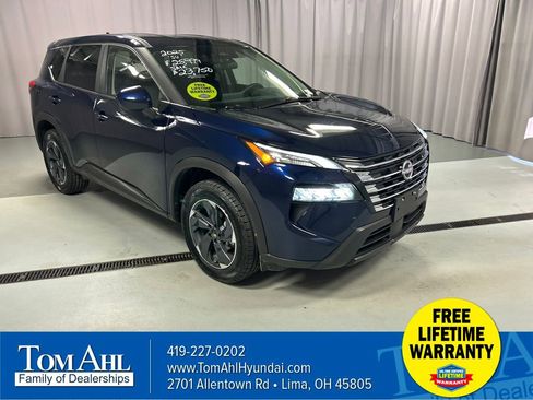 Used 2025 Nissan Rogue SV FWD image 1