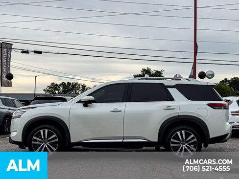 Used 2024 Nissan Pathfinder Platinum w/ Black Appearance Package FWD image 8