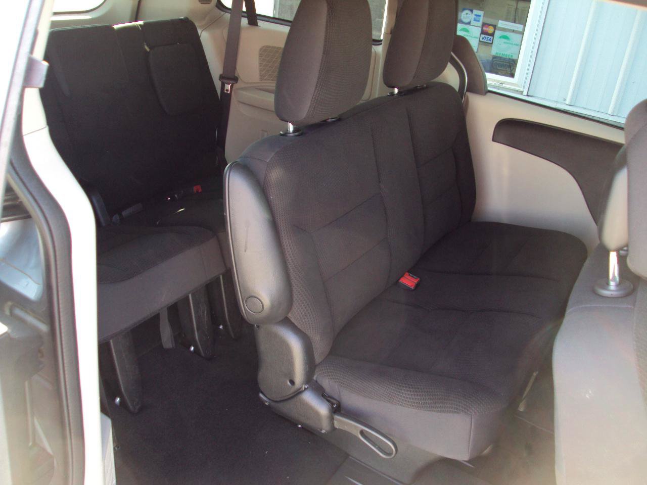 Used 2018 Dodge Grand Caravan SE w/ UConnect Hands-Free Group FWD image 11