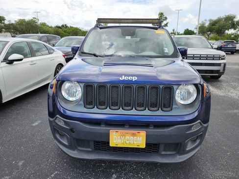 Used 2016 Jeep Renegade Latitude w/ Popular Equipment Group FWD image 2