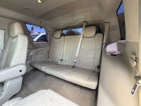 Used 2016 Cadillac Escalade Premium RWD image 18