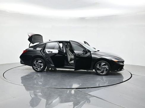 Used 2025 Hyundai Elantra Limited FWD image 46
