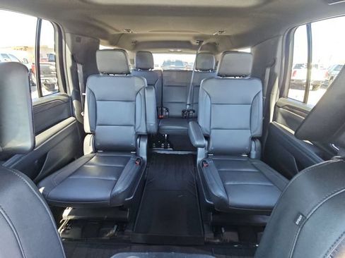 Used 2022 Chevrolet Suburban Z71 w/ Luxury Package AWD/4WD image 27