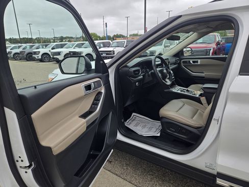 Certified 2023 Ford Explorer XLT w/ Equipment Group 202A image 11