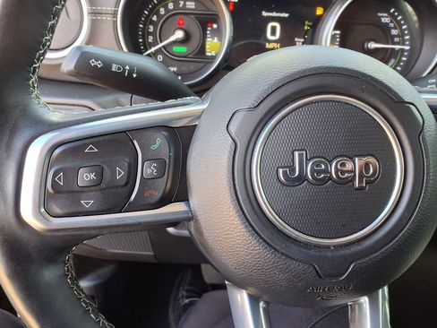 Used 2022 Jeep Wrangler Unlimited Sahara w/ Cold Weather Group AWD/4WD image 25