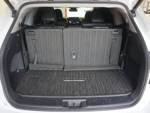 Used 2023 Toyota Highlander XLE AWD/4WD image 17