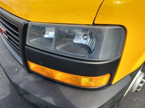 Used 2018 GMC Savana 3500 Extended w/ Driver Convenience Package image 8