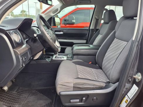 Used 2021 Toyota Tundra SR5 w/ SR5 Upgrade Package AWD/4WD image 24