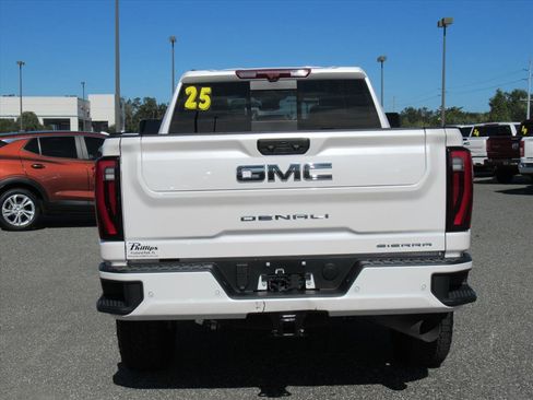 Used 2025 GMC Sierra 2500 Denali Ultimate image 5