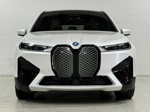 Used 2023 BMW iX xDrive50 w/ Premium Package AWD/4WD image 3