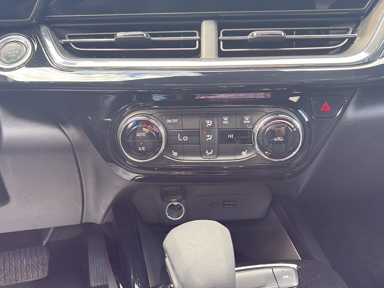 Used 2025 Chevrolet Trax RS FWD image 18