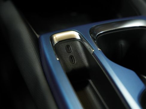 Used 2025 Chevrolet Equinox EV LT w/ Convenience Package image 35