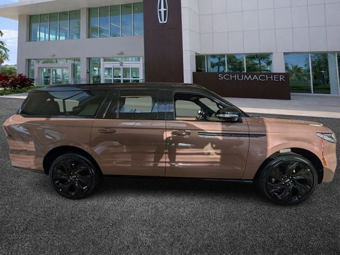 New 2026 Lincoln Navigator L Black Label AWD/4WD image 8