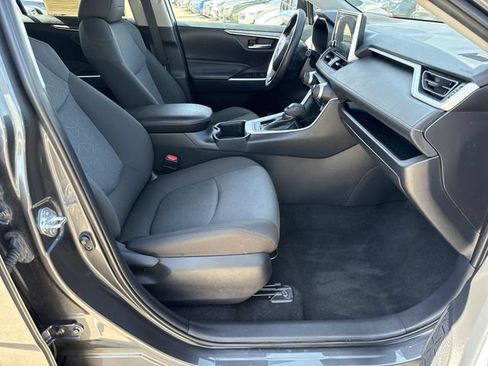 Used 2025 Toyota RAV4 XLE FWD image 15